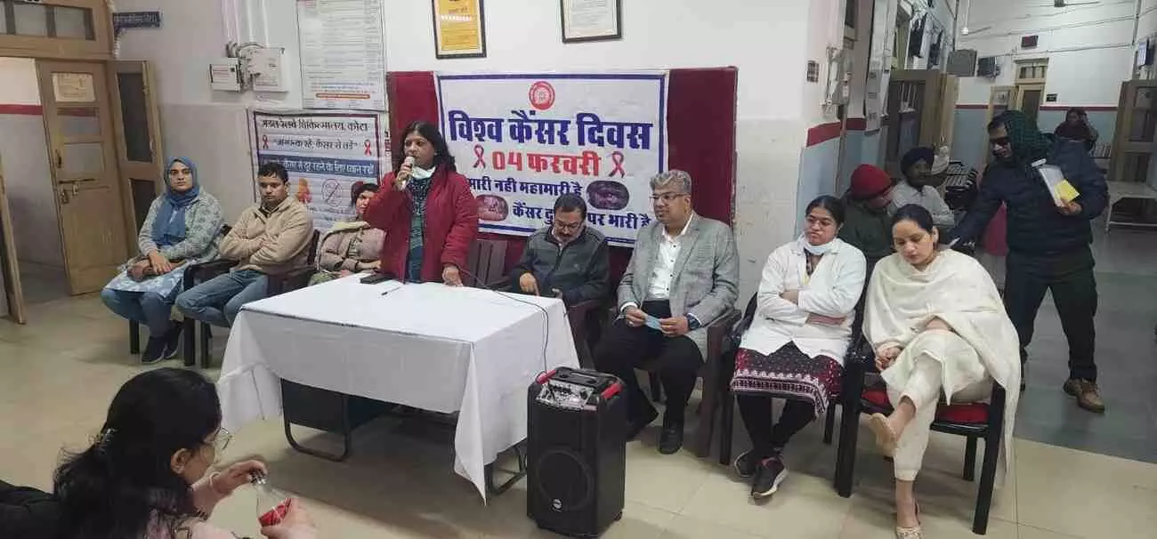 कोटा मंडल रेल चिकित्सालय में आयोजित जागरूकता कार्यशाला में विशेषज्ञ चिकित्सक कैंसर संबंधी जानकारी देते हुए। कोटा मंडल रेल चिकित्सालय में आयोजित जागरूकता कार्यशाला में विशेषज्ञ चिकित्सक कैंसर संबंधी जानकारी देते हुए।