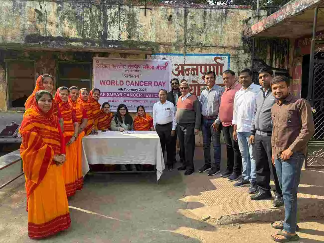 आमेट सामुदायिक स्वास्थ्य केंद्र में विशेषज्ञों द्वारा कैंसर जागरूकता शिविर के दौरान मरीजों की स्वास्थ्य जांच का दृश्य। आमेट सामुदायिक स्वास्थ्य केंद्र में विशेषज्ञों द्वारा कैंसर जागरूकता शिविर के दौरान मरीजों की स्वास्थ्य जांच का दृश्य।