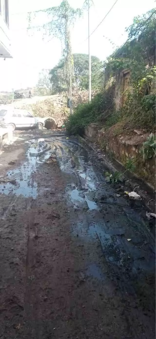 खमनोर में नेशनल हाईवे के कारण अधूरे पड़े माना तालाब मार्ग और सड़क की वर्तमान स्थिति। खमनोर में नेशनल हाईवे के कारण अधूरे पड़े माना तालाब मार्ग और सड़क की वर्तमान स्थिति।
