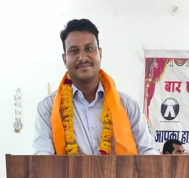 चित्तौड़गढ़ में राष्ट्रीय मीना महासभा के नवनियुक्त जिलाध्यक्ष एडवोकेट निर्मल मीना अपनी नियुक्ति के आधिकारिक पत्र के साथ। चित्तौड़गढ़ में राष्ट्रीय मीना महासभा के नवनियुक्त जिलाध्यक्ष एडवोकेट निर्मल मीना अपनी नियुक्ति के आधिकारिक पत्र के साथ।