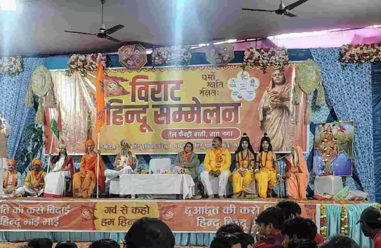 बारां में विराट हिंदू सम्मेलन के दौरान दीप प्रज्वलन करते अतिथि और शामिल मातृशक्ति। बारां में विराट हिंदू सम्मेलन के दौरान दीप प्रज्वलन करते अतिथि और शामिल मातृशक्ति।