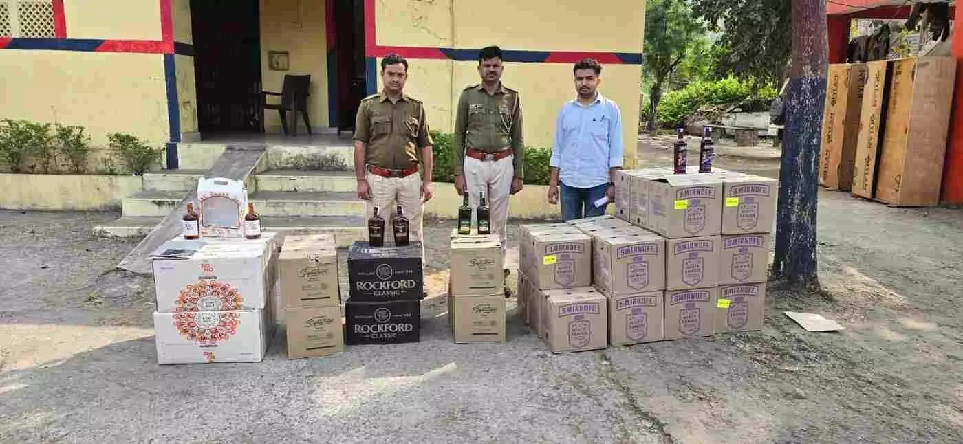 बिछीवाड़ा थाना पुलिस के जवान रतनपुर बॉर्डर पर जब्त अवैध शराब के साथ खड़े हैं बिछीवाड़ा थाना पुलिस के जवान रतनपुर बॉर्डर पर जब्त अवैध शराब के साथ खड़े हैं