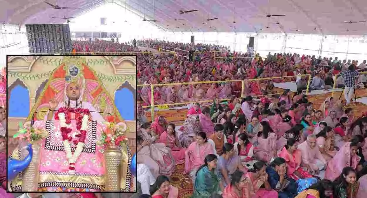 भीलवाड़ा के अग्रवाल उत्सव भवन में भागवत कथा कहते संत दिग्विजयरामजी महाराज और उपस्थित श्रद्धालु। भीलवाड़ा के अग्रवाल उत्सव भवन में भागवत कथा कहते संत दिग्विजयरामजी महाराज और उपस्थित श्रद्धालु।