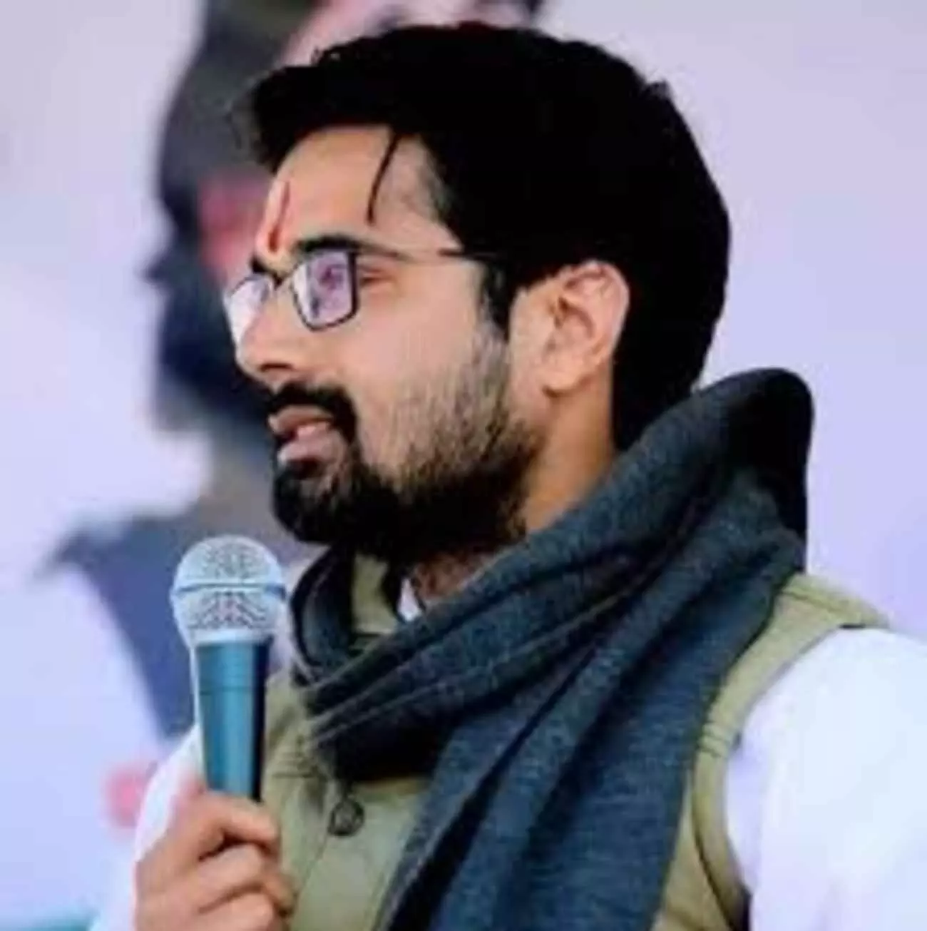 विधानसभा परिसर जयपुर में मीडिया को संबोधित करते विधायक ललित मीणा विकास योजनाओं की जानकारी देते हुए। विधानसभा परिसर जयपुर में मीडिया को संबोधित करते विधायक ललित मीणा विकास योजनाओं की जानकारी देते हुए।