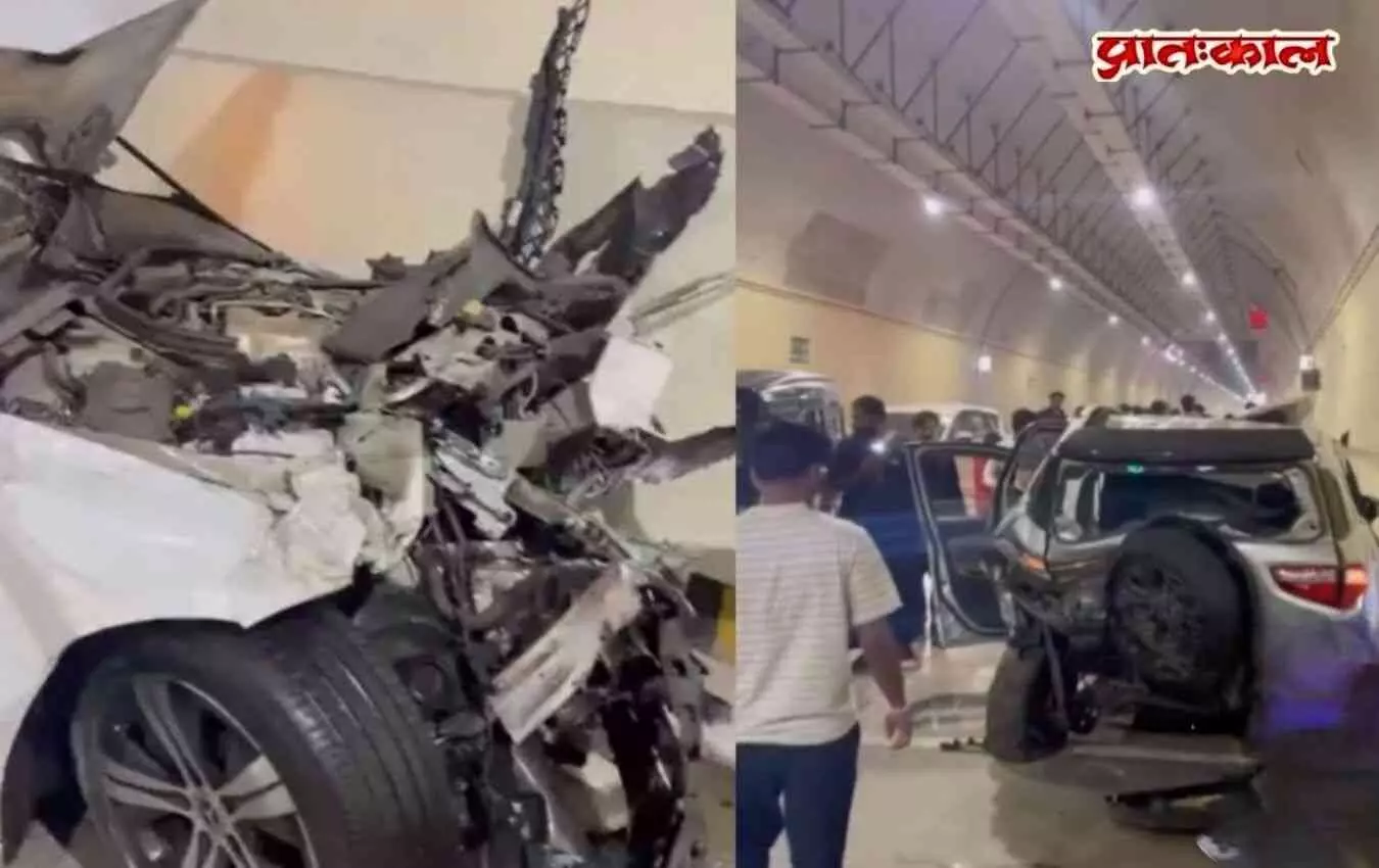 मुंबई की कोस्टल रोड टनल में मर्सिडीज कार दुर्घटना के बाद क्षतिग्रस्त वाहन और पुलिस बल। मुंबई की कोस्टल रोड टनल में मर्सिडीज कार दुर्घटना के बाद क्षतिग्रस्त वाहन और पुलिस बल।