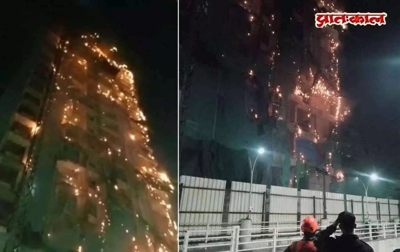 ठाणे के शास्त्री नगर में आग लगी 18 मंजिला इमारत के बाहर बचाव कार्य करती दमकल विभाग की टीम। ठाणे के शास्त्री नगर में आग लगी 18 मंजिला इमारत के बाहर बचाव कार्य करती दमकल विभाग की टीम।