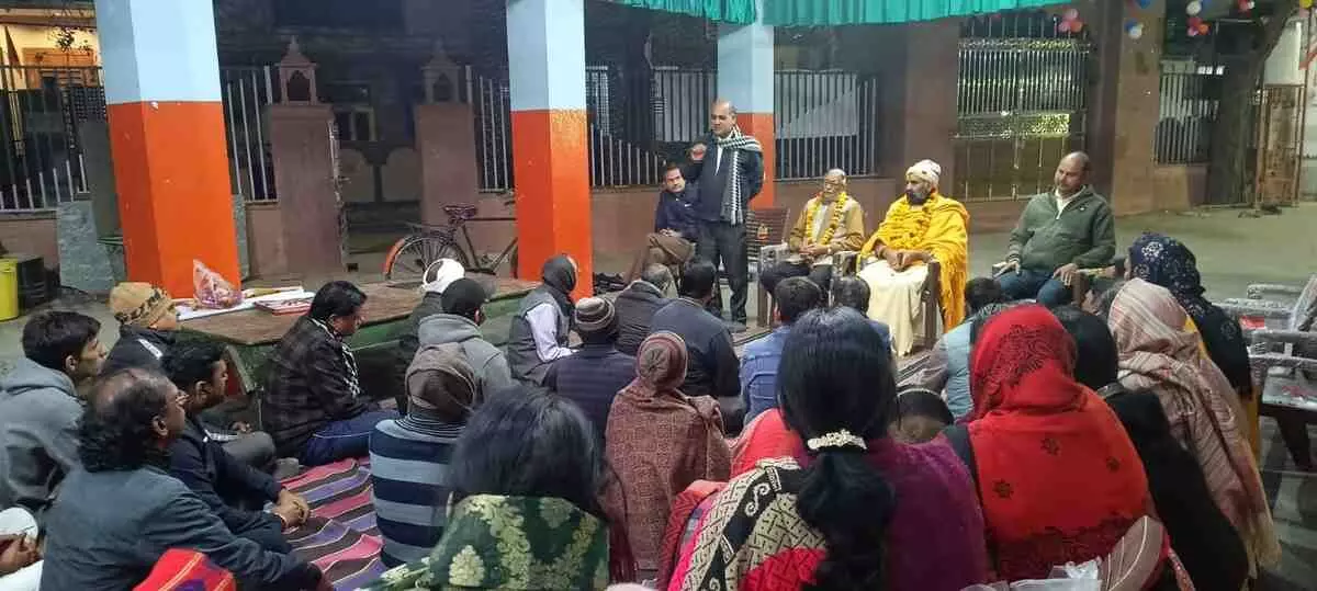 कोटा में विराट हिंदू सम्मेलन के दौरान मंच पर शस्त्र और मलखंब प्रदर्शन करती बालिकाएं। कोटा में विराट हिंदू सम्मेलन के दौरान मंच पर शस्त्र और मलखंब प्रदर्शन करती बालिकाएं।