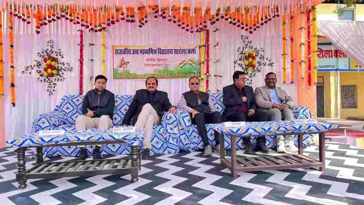 राजकीय उच्च माध्यमिक विद्यालय सारोला कलाँ में नवनिर्मित कक्षा कक्षों का उद्घाटन करते जिला कलेक्टर अजय सिंह राठौड़। राजकीय उच्च माध्यमिक विद्यालय सारोला कलाँ में नवनिर्मित कक्षा कक्षों का उद्घाटन करते जिला कलेक्टर अजय सिंह राठौड़।