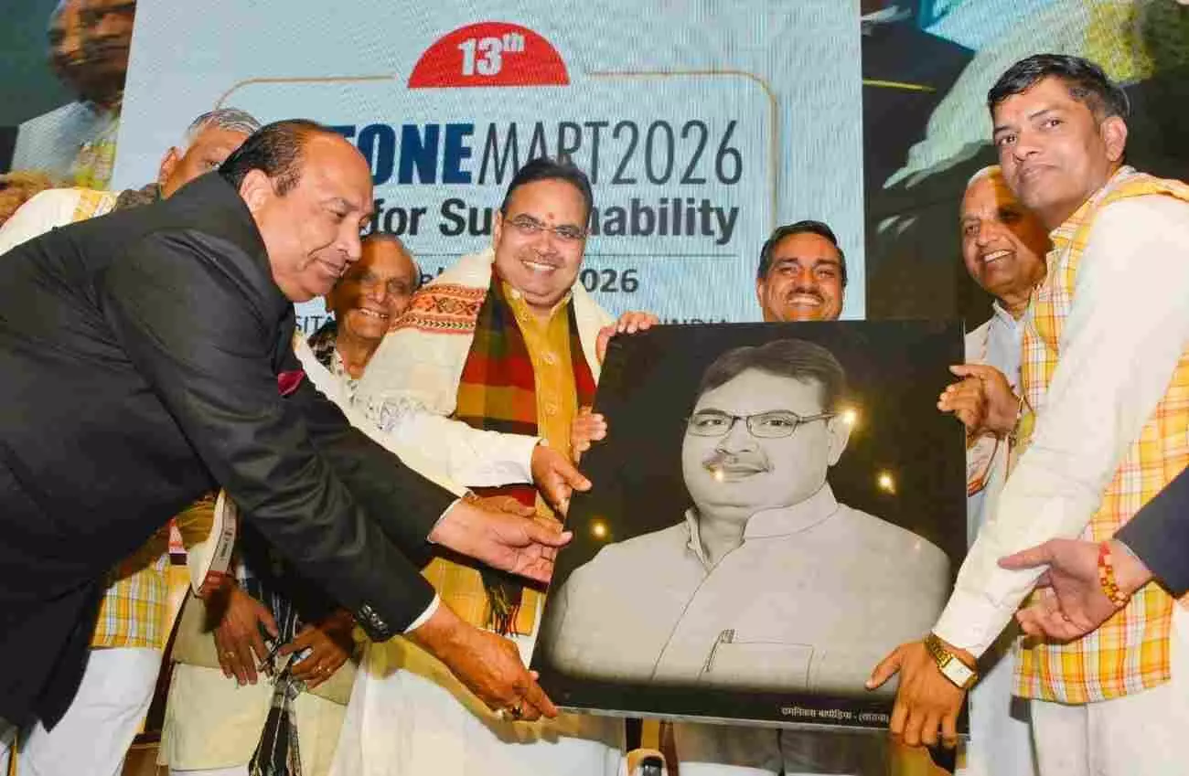 जयपुर के जेईसीसी में इंडिया स्टोनमार्ट प्रदर्शनी का उद्घाटन करते मुख्यमंत्री भजनलाल शर्मा और अन्य अतिथि उपस्थित।