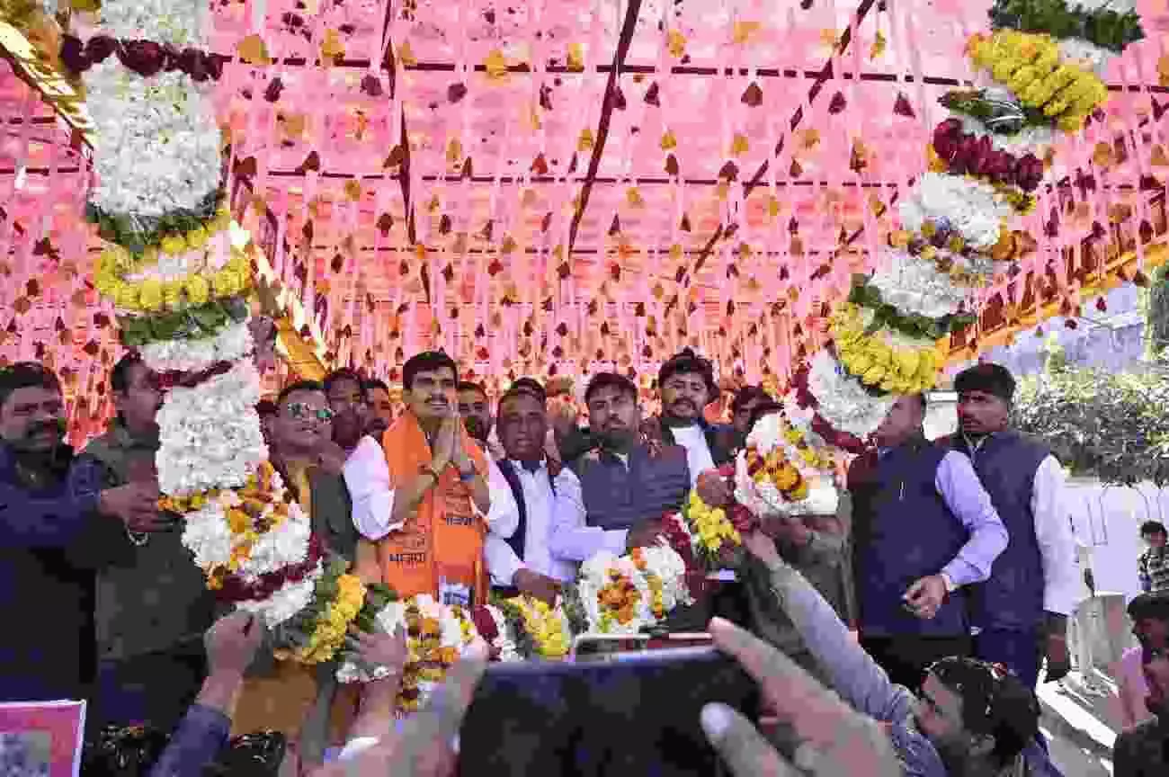 सोमनाथ नगर में डॉ. मनीष पहाड़िया नवनियुक्त भाजपा युवा मोर्चा प्रदेश अध्यक्ष शंकर गोरा का स्वागत करते हुए। सोमनाथ नगर में डॉ. मनीष पहाड़िया नवनियुक्त भाजपा युवा मोर्चा प्रदेश अध्यक्ष शंकर गोरा का स्वागत करते हुए।