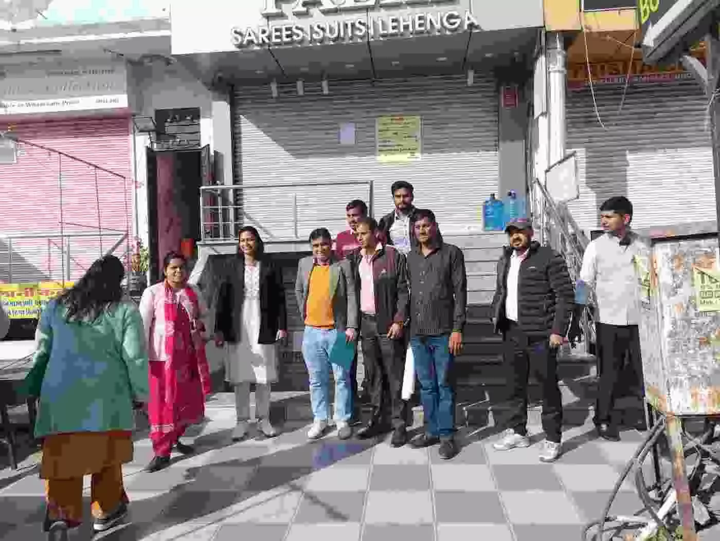 जयपुर नगर निगम की सतर्कता टीम मालवीय नगर में सड़क किनारे से अवैध अस्थाई अतिक्रमण हटाती हुई। जयपुर नगर निगम की सतर्कता टीम मालवीय नगर में सड़क किनारे से अवैध अस्थाई अतिक्रमण हटाती हुई।