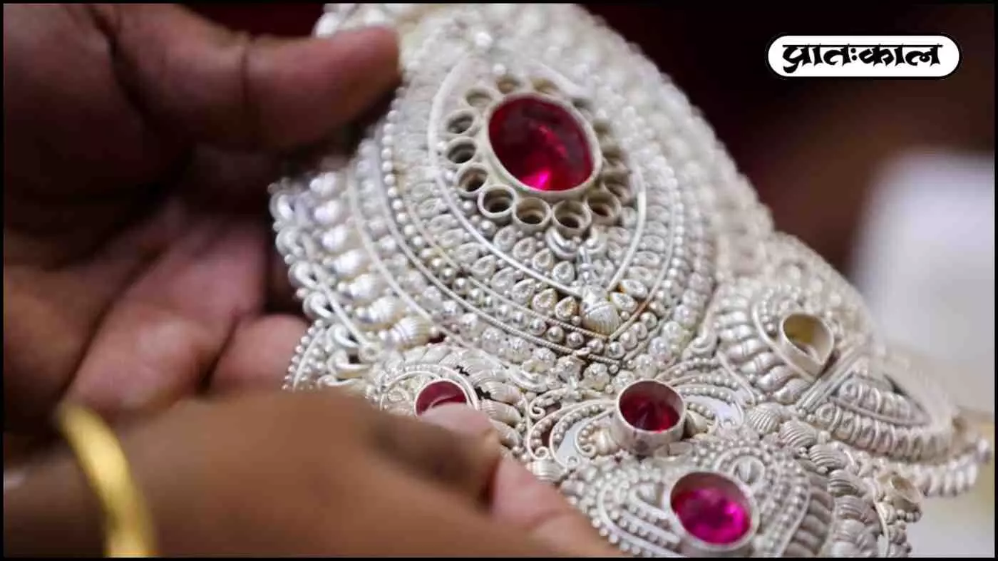 Silver Price Today : चांदी के दामों में बड़ी गिरावट; एक दिन में ₹20,000 प्रति किलो तक सस्ती हुई चांदी