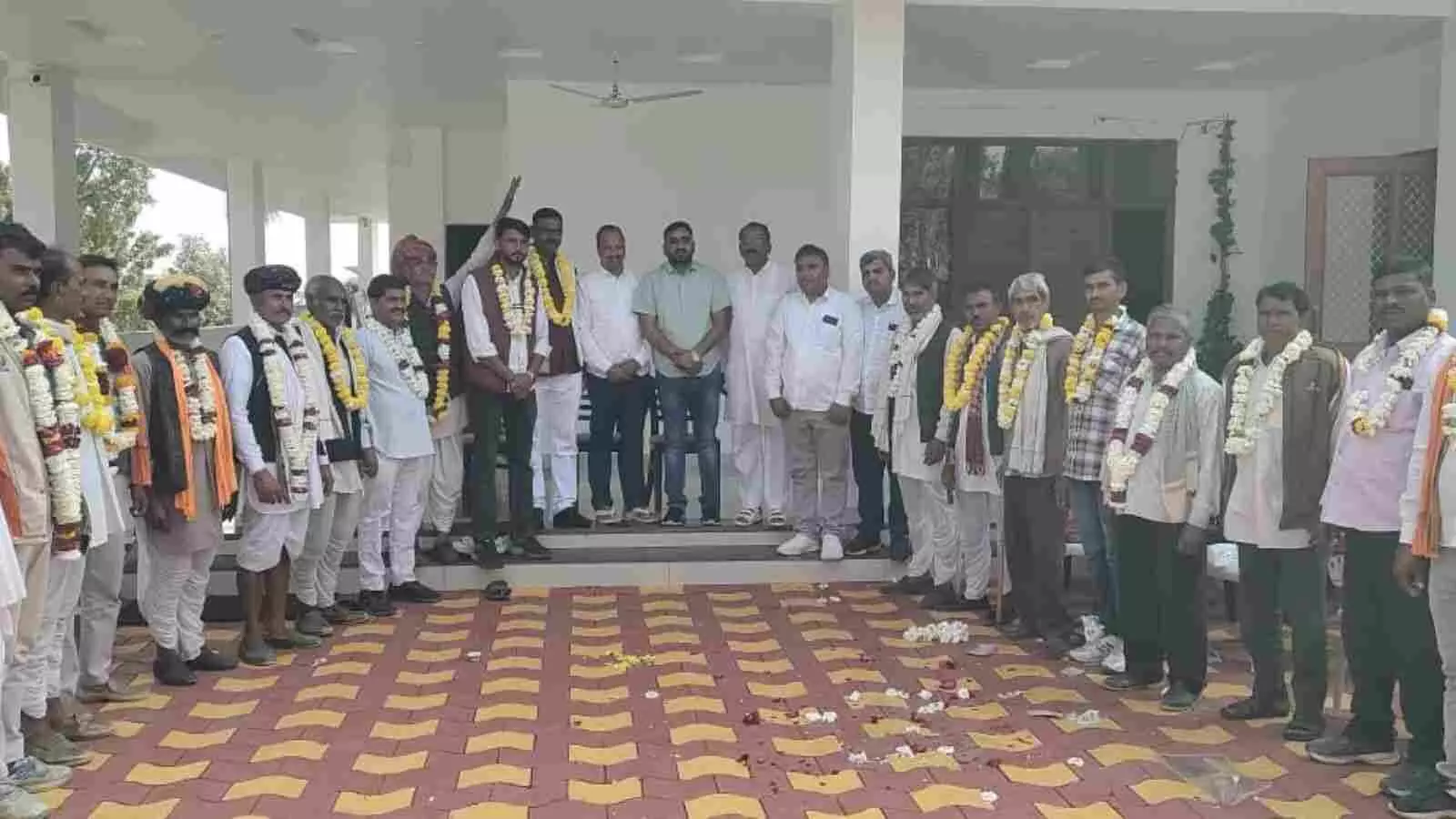 झालावाड़ में कांग्रेस जिलाध्यक्ष वीरेन्द्र सिंह गुर्जर का स्वागत करते पार्टी कार्यकर्ता और नवनियुक्त सदस्य। झालावाड़ में कांग्रेस जिलाध्यक्ष वीरेन्द्र सिंह गुर्जर का स्वागत करते पार्टी कार्यकर्ता और नवनियुक्त सदस्य।