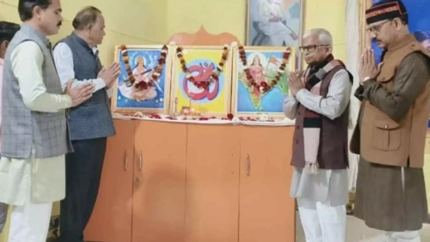 आदर्श विद्या मंदिर छबड़ा में बोर्ड परीक्षा मार्गदर्शन कार्यक्रम के दौरान मंचासीन अतिथि और शिक्षाविद। आदर्श विद्या मंदिर छबड़ा में बोर्ड परीक्षा मार्गदर्शन कार्यक्रम के दौरान मंचासीन अतिथि और शिक्षाविद।