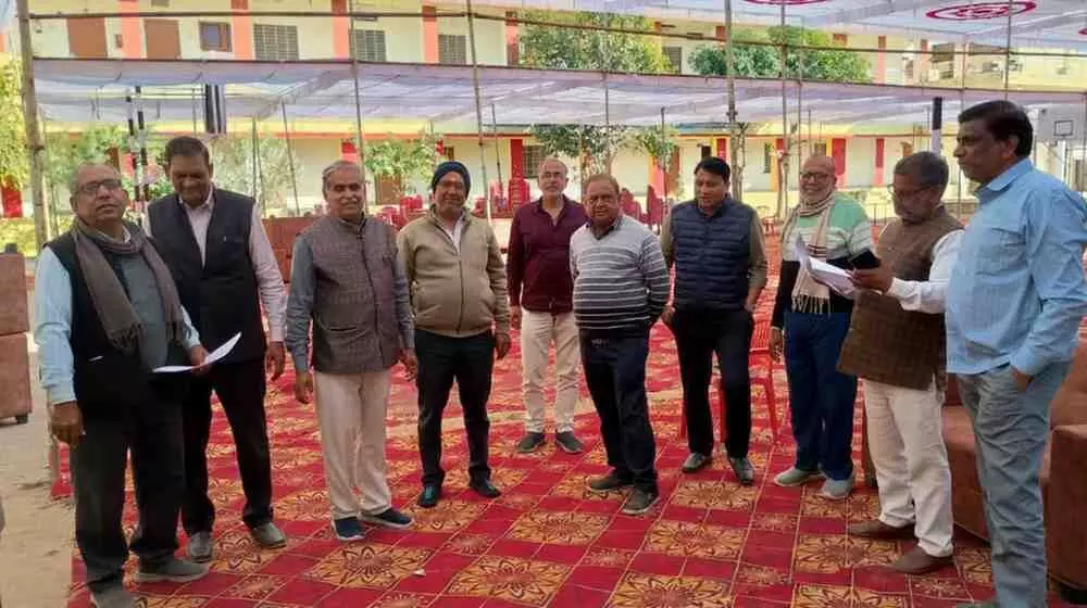 अग्रवाल कन्या महाविद्यालय गंगापुर सिटी में वार्षिकोत्सव के दौरान मंच पर उपस्थित अतिथि और पुरस्कार प्राप्त करतीं छात्राएं। अग्रवाल कन्या महाविद्यालय गंगापुर सिटी में वार्षिकोत्सव के दौरान मंच पर उपस्थित अतिथि और पुरस्कार प्राप्त करतीं छात्राएं।