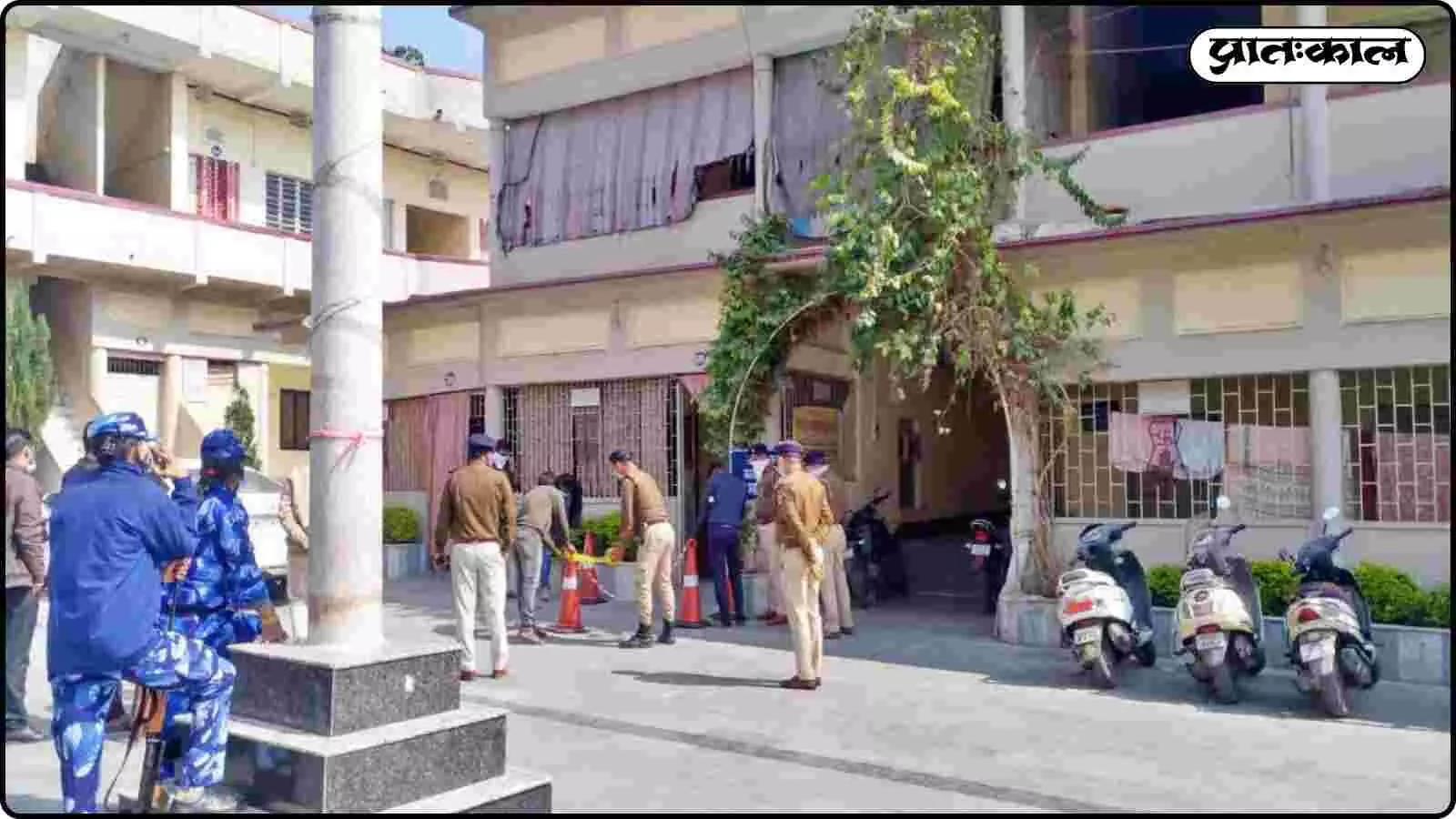 बिहार: नालंदा के जैन धर्मशाला में आखिर कैसे हुई बेंगलुरु से आए परिवार की मौत? जांच में जुटी पुलिस बिहार: नालंदा के जैन धर्मशाला में आखिर कैसे हुई बेंगलुरु से आए परिवार की मौत? जांच में जुटी पुलिस