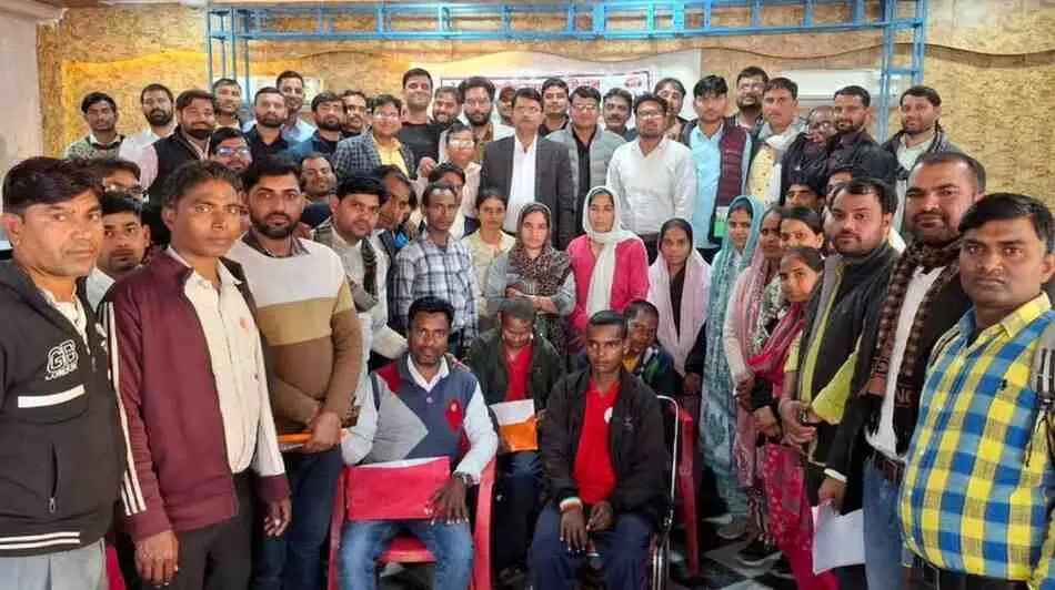 करौली जिला अस्पताल में मानसिक स्वास्थ्य प्रशिक्षण सत्र के दौरान उपस्थित सामुदायिक स्वास्थ्य अधिकारी और चिकित्सा विशेषज्ञ। करौली जिला अस्पताल में मानसिक स्वास्थ्य प्रशिक्षण सत्र के दौरान उपस्थित सामुदायिक स्वास्थ्य अधिकारी और चिकित्सा विशेषज्ञ।