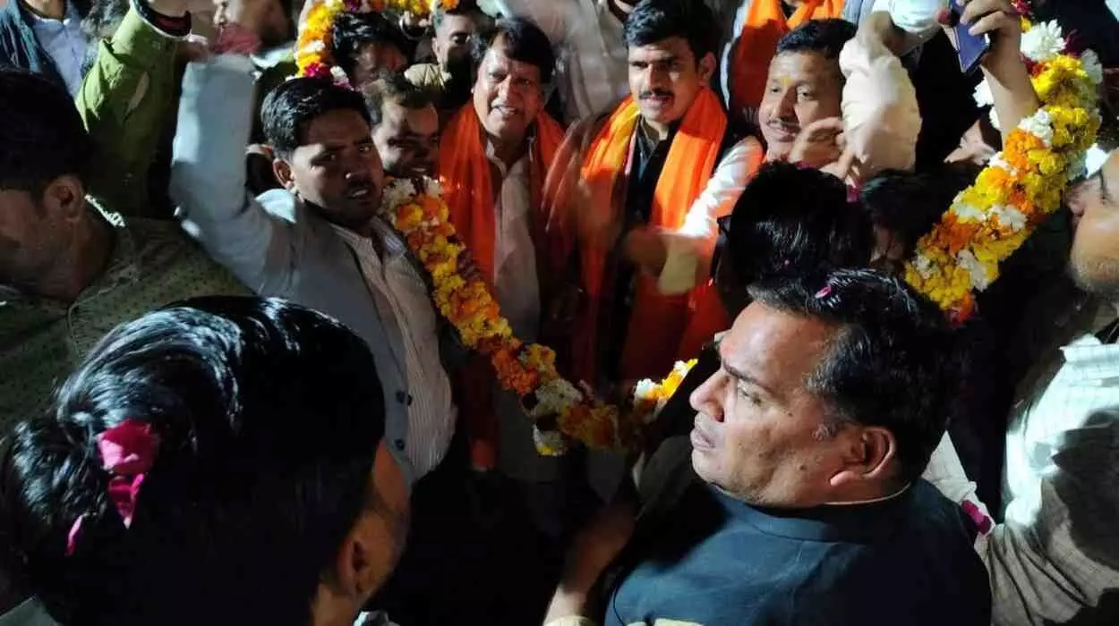 गंगापुर सिटी में भाजपा युवा मोर्चा प्रदेशाध्यक्ष शंकर गौरा का अभिनंदन करते पदाधिकारी और कार्यकर्ता। गंगापुर सिटी में भाजपा युवा मोर्चा प्रदेशाध्यक्ष शंकर गौरा का अभिनंदन करते पदाधिकारी और कार्यकर्ता।