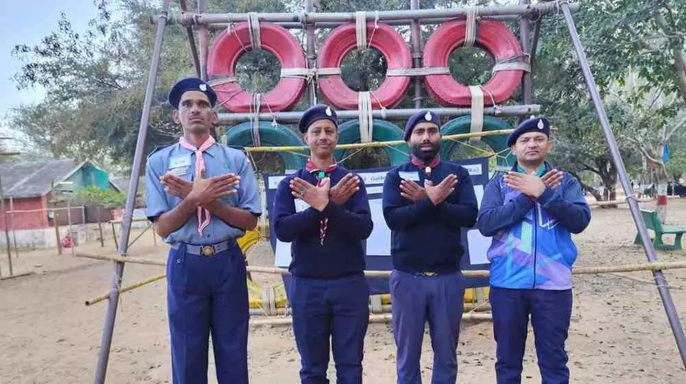पुष्कर घाटी अजमेर में स्काउट मास्टर प्रशिक्षण शिविर के दौरान चर्चा करते हुए संभागी और प्रशिक्षक। पुष्कर घाटी अजमेर में स्काउट मास्टर प्रशिक्षण शिविर के दौरान चर्चा करते हुए संभागी और प्रशिक्षक।