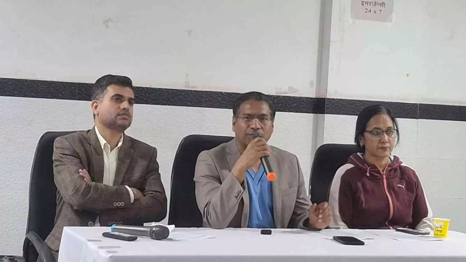 कोटा हार्ट इंस्टिट्यूट में फेको मशीन से मोतियाबिंद के ऑपरेशन की नई स्वास्थ्य सुविधा का शुभारंभ। कोटा हार्ट इंस्टिट्यूट में फेको मशीन से मोतियाबिंद के ऑपरेशन की नई स्वास्थ्य सुविधा का शुभारंभ।