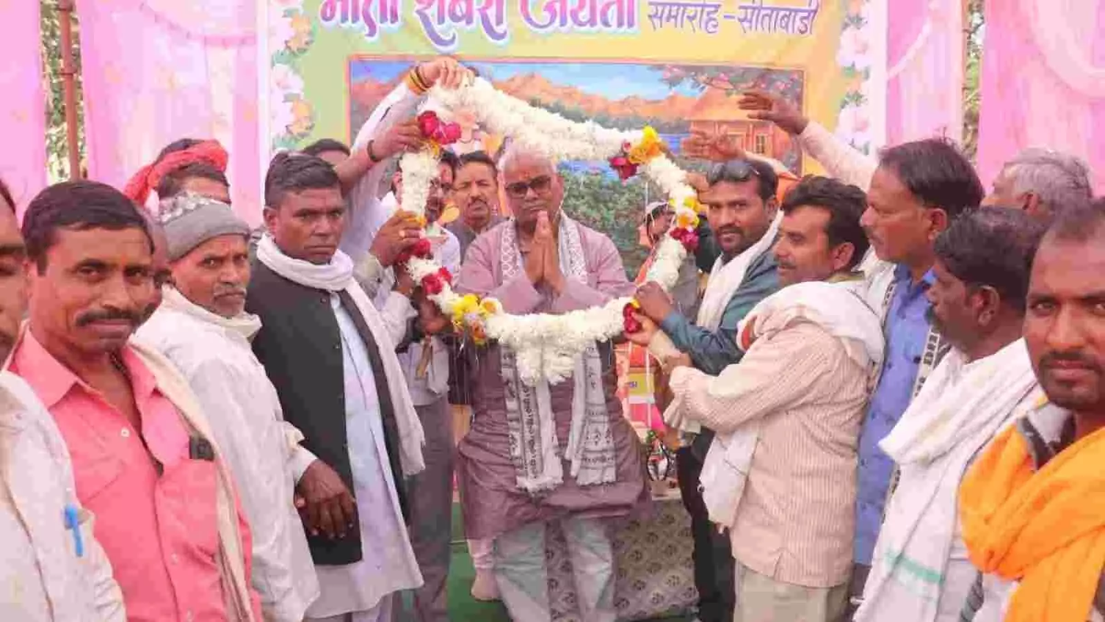 बारां के सीताबाड़ी में शबरी माता जयंती कार्यक्रम को संबोधित करते हुए शिक्षा मंत्री मदन दिलावर। बारां के सीताबाड़ी में शबरी माता जयंती कार्यक्रम को संबोधित करते हुए शिक्षा मंत्री मदन दिलावर।