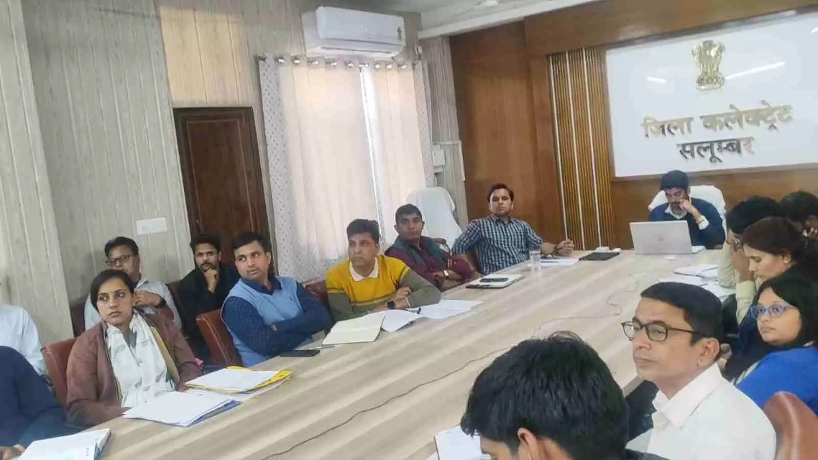 मुख्यमंत्री भजनलाल शर्मा जयपुर में वर्चुअल सम्मेलन के माध्यम से जनगणना 2027 के प्रथम चरण की तैयारियों की समीक्षा कर रहे हैं। मुख्यमंत्री भजनलाल शर्मा जयपुर में वर्चुअल सम्मेलन के माध्यम से जनगणना 2027 के प्रथम चरण की तैयारियों की समीक्षा कर रहे हैं।