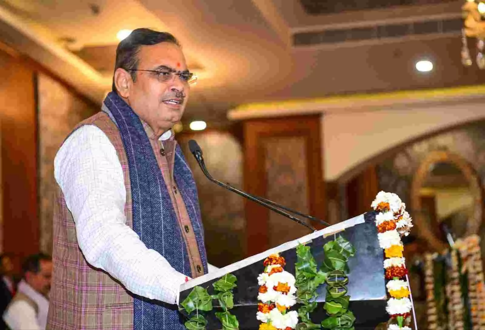 जयपुर में व्यापारिक संवाद कार्यक्रम को संबोधित करते हुए केंद्रीय मंत्री सी. आर. पाटील और उपस्थित अन्य गणमान्य अतिथि।
