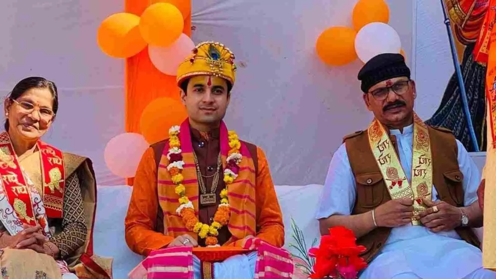 नाहरगढ़ में हिंदू सम्मेलन के दौरान कलश यात्रा में शामिल भगवा ध्वज और मातृशक्ति। नाहरगढ़ में हिंदू सम्मेलन के दौरान कलश यात्रा में शामिल भगवा ध्वज और मातृशक्ति।