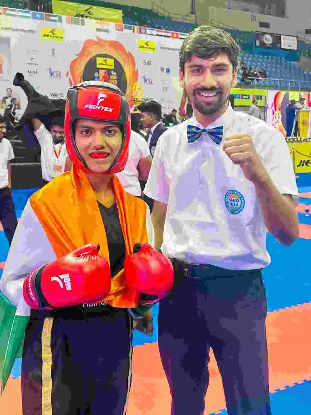 किक-बॉक्सिंग चैंपियनशिप में सिल्वर मेडल जीतकर गौरव बढ़ाती मुस्कान चोबिसा चित्तौड़गढ़ के खेल मैदान में। किक-बॉक्सिंग चैंपियनशिप में सिल्वर मेडल जीतकर गौरव बढ़ाती मुस्कान चोबिसा चित्तौड़गढ़ के खेल मैदान में।