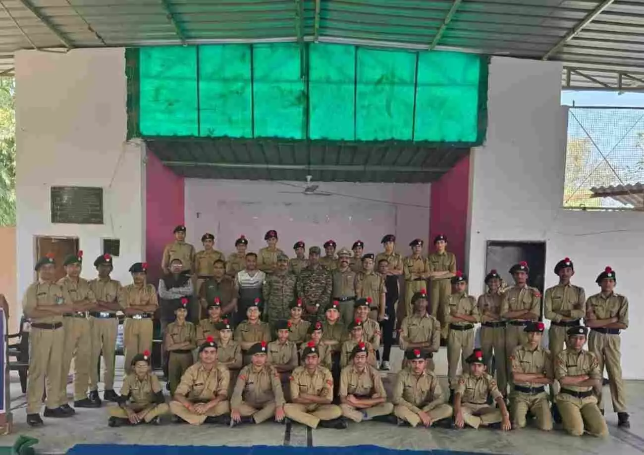 कानोड़ के तुलसी अमृत निकेतन में एनसीसी शारीरिक दक्षता परीक्षा देते कैडेट्स और उपस्थित सैन्य प्रशिक्षक। कानोड़ के तुलसी अमृत निकेतन में एनसीसी शारीरिक दक्षता परीक्षा देते कैडेट्स और उपस्थित सैन्य प्रशिक्षक।