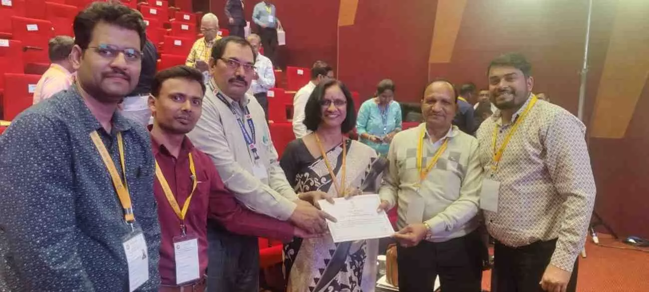 भारतीय रेलवे वित्तीय प्रबंधन संस्थान सिकंदराबाद में अखिल रेल हिंदी क्विज प्रतियोगिता के दौरान पुरस्कार वितरण समारोह दृश्य। भारतीय रेलवे वित्तीय प्रबंधन संस्थान सिकंदराबाद में अखिल रेल हिंदी क्विज प्रतियोगिता के दौरान पुरस्कार वितरण समारोह दृश्य।
