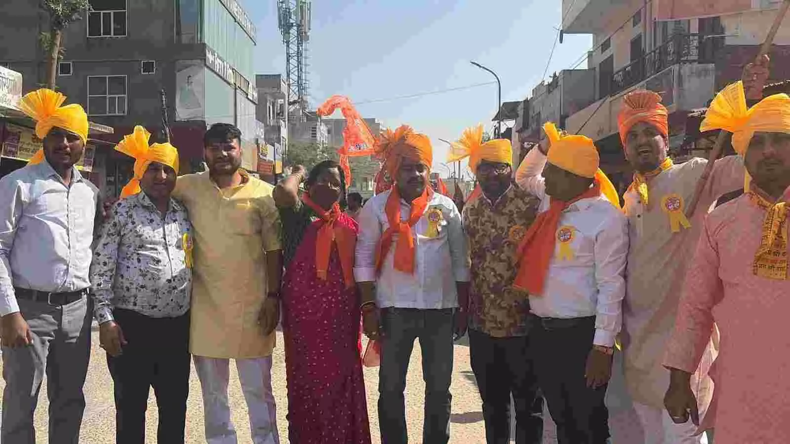 जयपुर में आयोजित विराट हिंदू सम्मेलन के दौरान मंच पर बैठे संत मोहन लाल जी और अन्य लोग। जयपुर में आयोजित विराट हिंदू सम्मेलन के दौरान मंच पर बैठे संत मोहन लाल जी और अन्य लोग।