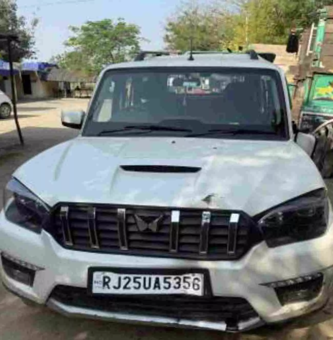 सवाई माधोपुर के सूरवाल में पुलिस टीम द्वारा जब्त अवैध हथियार और स्कॉर्पियो गाड़ी दिख रही है। सवाई माधोपुर के सूरवाल में पुलिस टीम द्वारा जब्त अवैध हथियार और स्कॉर्पियो गाड़ी दिख रही है।