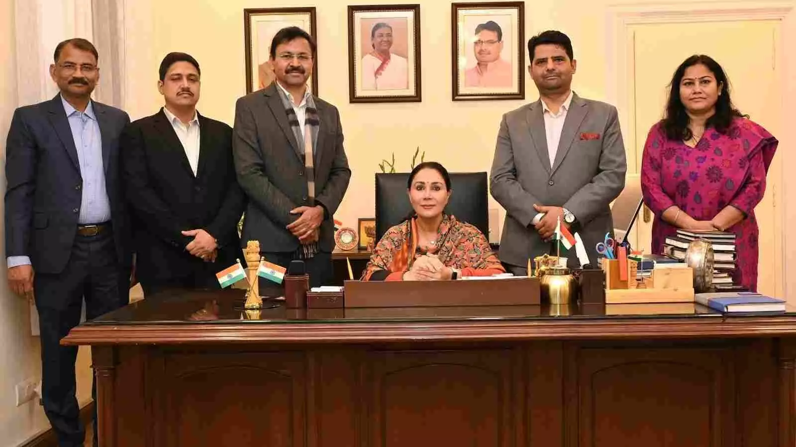 जयपुर में उप मुख्यमंत्री दिया कुमारी अधिकारियों के साथ राजस्थान बजट 2026-27 की फाइल को अंतिम रूप देते हुए। जयपुर में उप मुख्यमंत्री दिया कुमारी अधिकारियों के साथ राजस्थान बजट 2026-27 की फाइल को अंतिम रूप देते हुए।