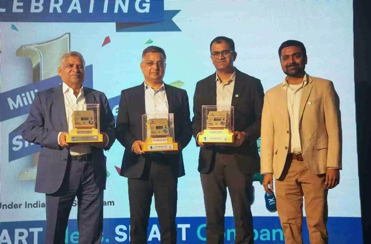 जयपुर की विनिर्माण इकाई में पोलारिस स्मार्ट मीटर का अनावरण करते हुए सरकारी अधिकारी और कंपनी टीम। जयपुर की विनिर्माण इकाई में पोलारिस स्मार्ट मीटर का अनावरण करते हुए सरकारी अधिकारी और कंपनी टीम।