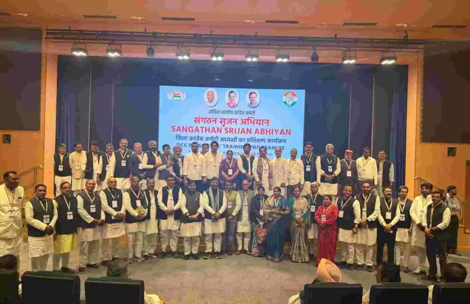 दिल्ली के इंदिरा गांधी भवन में प्रशिक्षण सत्र के दौरान उपस्थित कांग्रेस नेता दिग्विजय सिंह पुरावत।