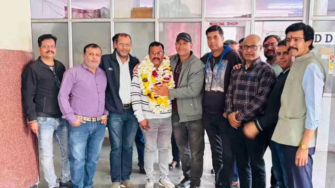 आरएनटी मेडिकल कॉलेज उदयपुर में धर्मेंद्र कुमार की जिला अध्यक्ष पद पर नियुक्ति का स्वागत दृश्य। आरएनटी मेडिकल कॉलेज उदयपुर में धर्मेंद्र कुमार की जिला अध्यक्ष पद पर नियुक्ति का स्वागत दृश्य।