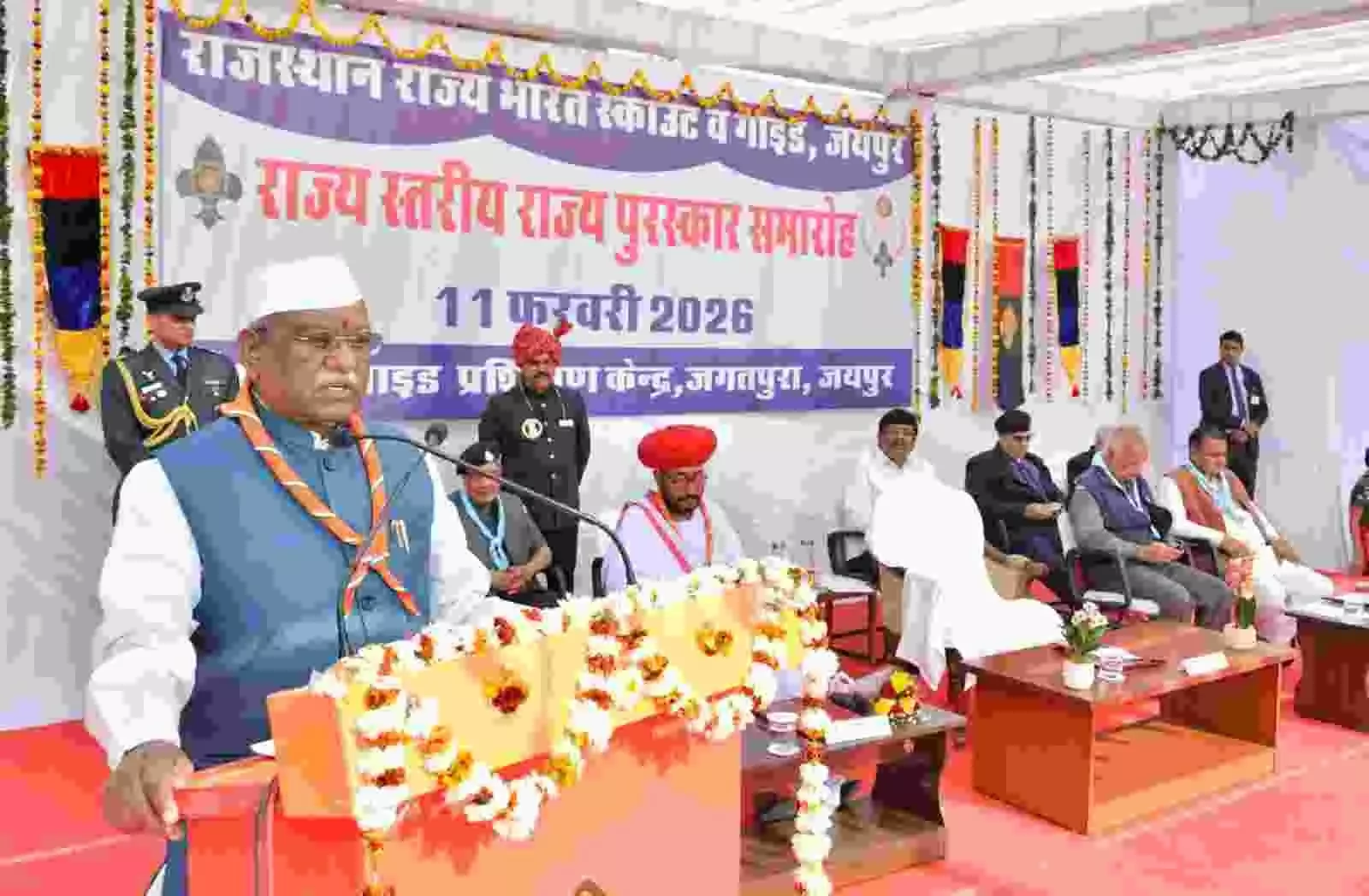 जयपुर में राज्यपाल हरिभाऊ बागडे स्काउट गाइड पुरस्कार समारोह में युवाओं को सम्मानित करते हुए। जयपुर में राज्यपाल हरिभाऊ बागडे स्काउट गाइड पुरस्कार समारोह में युवाओं को सम्मानित करते हुए।