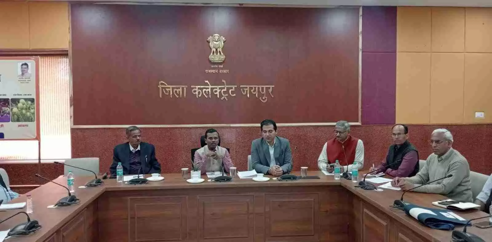 जयपुर जिला स्तरीय प्रशिक्षण कार्यशाला में जनगणना 2027 के डिजिटल कार्यों हेतु निर्देश देते अधिकारी