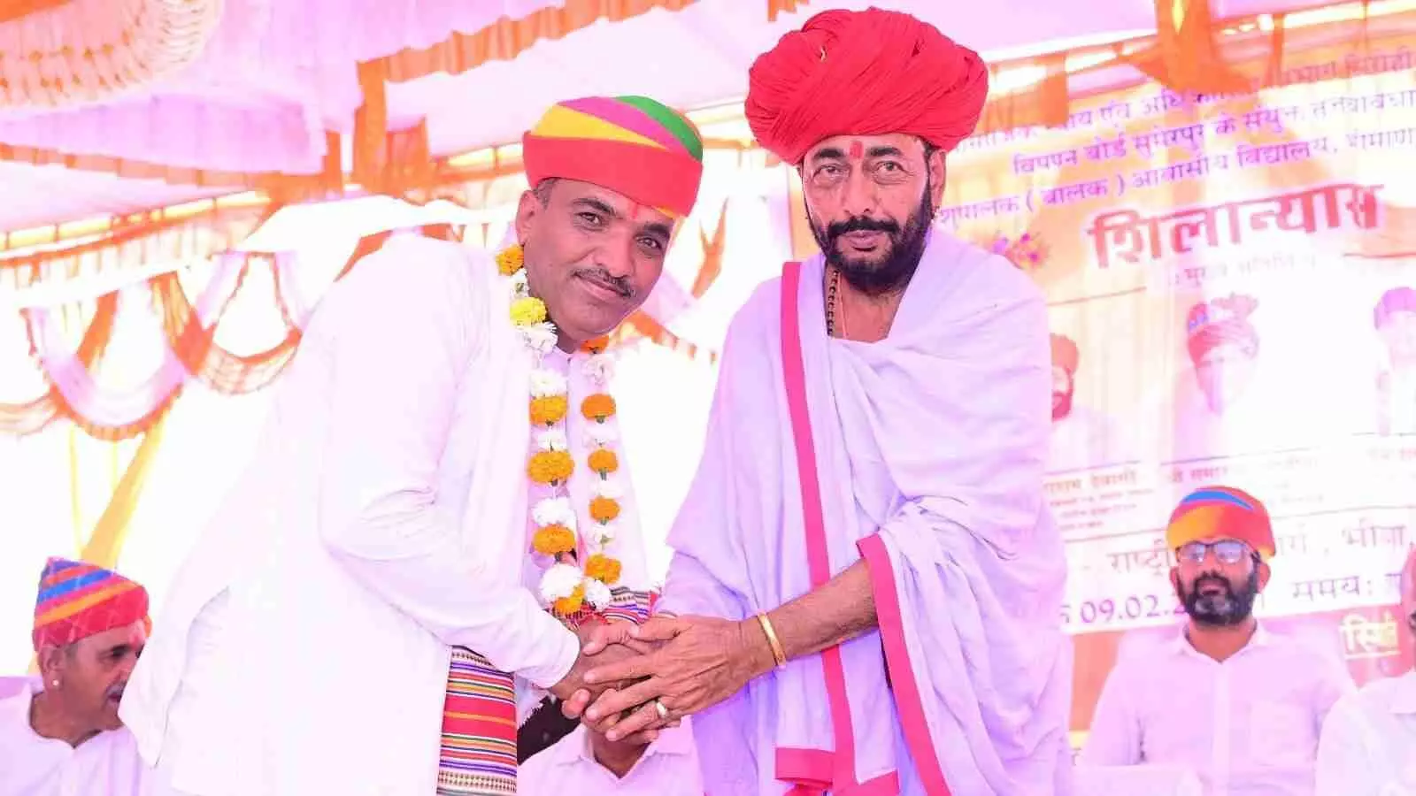 भाजपा नेता कसनाराम देवासी सिरोही में राजस्थान बजट के समर्थन में वक्तव्य देते हुए। भाजपा नेता कसनाराम देवासी सिरोही में राजस्थान बजट के समर्थन में वक्तव्य देते हुए।