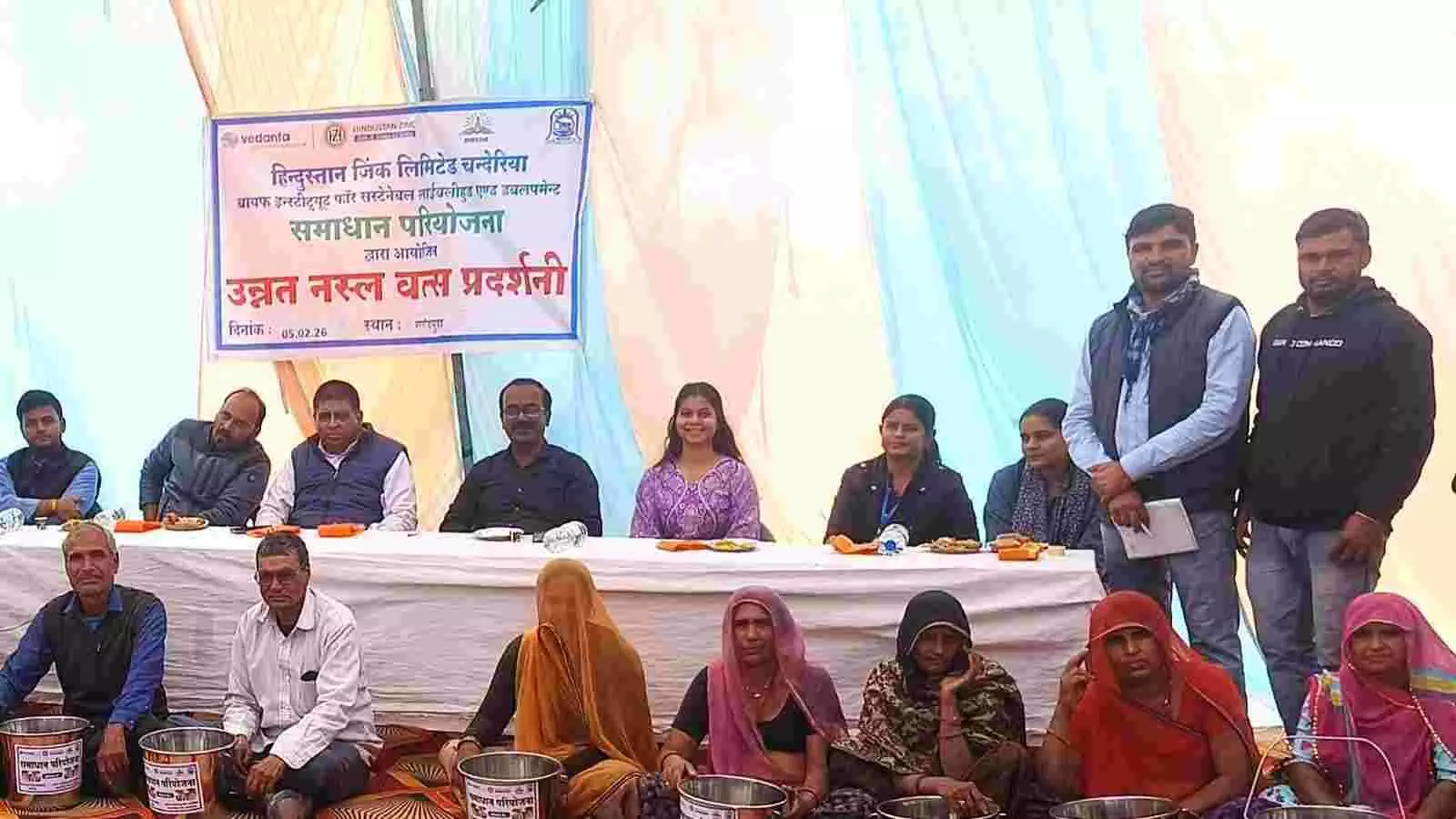 चित्तौड़गढ़ में आयोजित वत्स रैली के दौरान प्रदर्शनी में शामिल उन्नत नस्ल की गिर बछड़ी और पशुपालक। चित्तौड़गढ़ में आयोजित वत्स रैली के दौरान प्रदर्शनी में शामिल उन्नत नस्ल की गिर बछड़ी और पशुपालक।