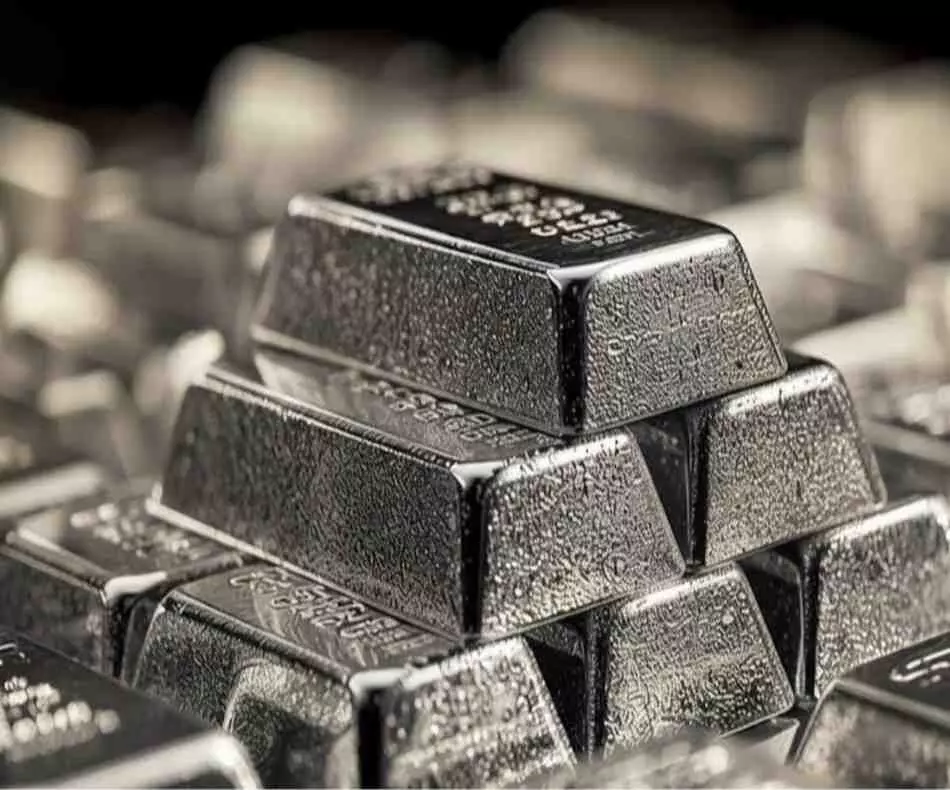 Silver prices take a hit: Prices drop to ₹2.89 lakh Silver prices take a hit: Prices drop to ₹2.89 lakh