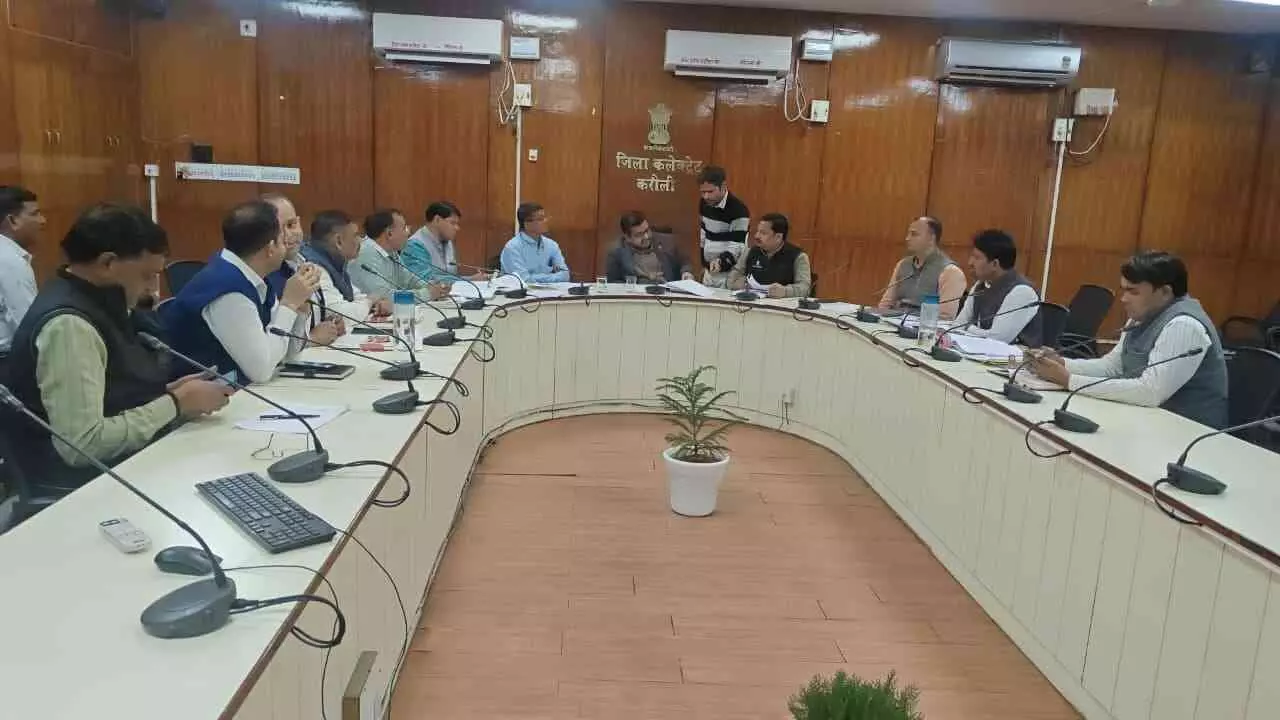 कलेक्ट्रेट सभागार में जिला कलक्टर नीलाभ सक्सेना अधिकारियों के साथ पंच गौरव कार्यक्रम की बैठक लेते हुए। कलेक्ट्रेट सभागार में जिला कलक्टर नीलाभ सक्सेना अधिकारियों के साथ पंच गौरव कार्यक्रम की बैठक लेते हुए।