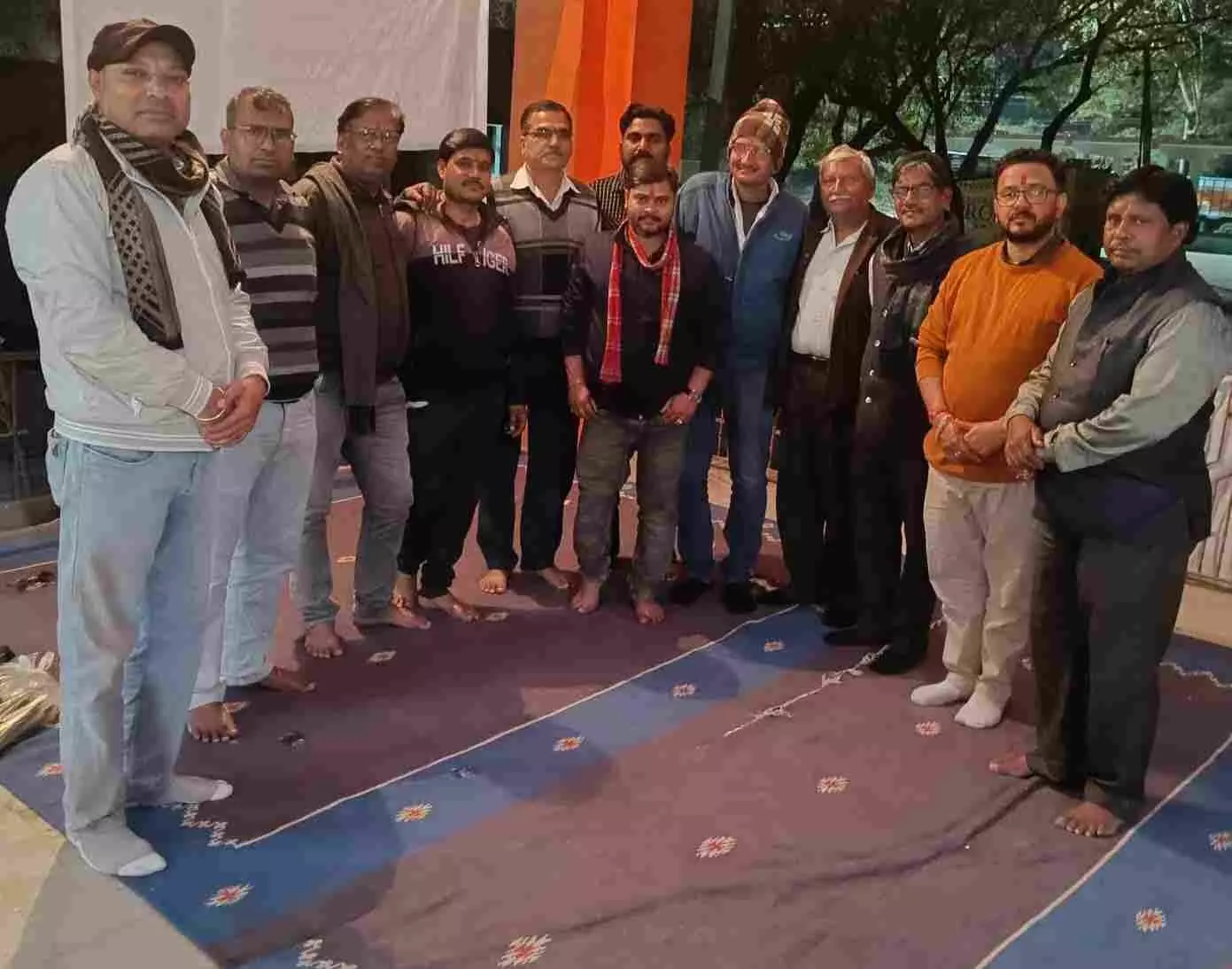 नई अनाज मंडी बस्ती में हिंदू सम्मेलन की तैयारियों के लिए बैठक करते आयोजन समिति के सदस्य। नई अनाज मंडी बस्ती में हिंदू सम्मेलन की तैयारियों के लिए बैठक करते आयोजन समिति के सदस्य।
