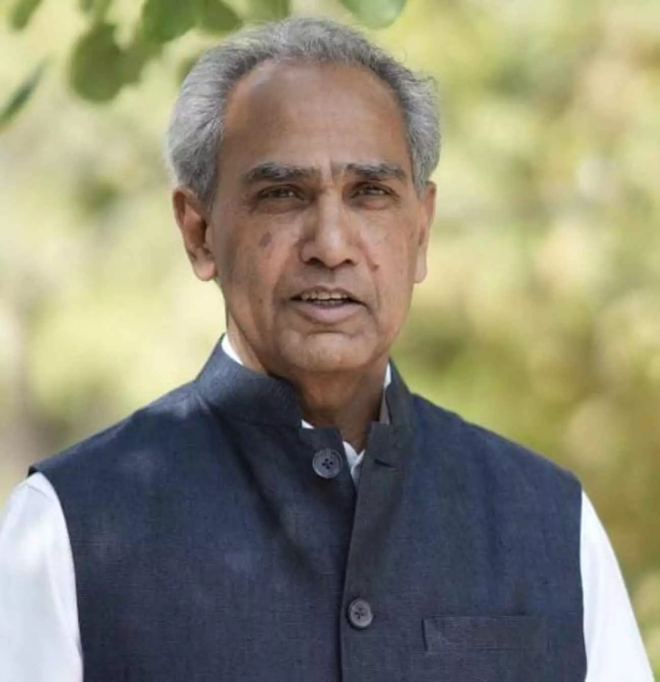 सफेद कुर्ता पहने सांसद हरीश चन्द्र मीना टोंक में बजट 2026 पर वक्तव्य दे रहे हैं। सफेद कुर्ता पहने सांसद हरीश चन्द्र मीना टोंक में बजट 2026 पर वक्तव्य दे रहे हैं।