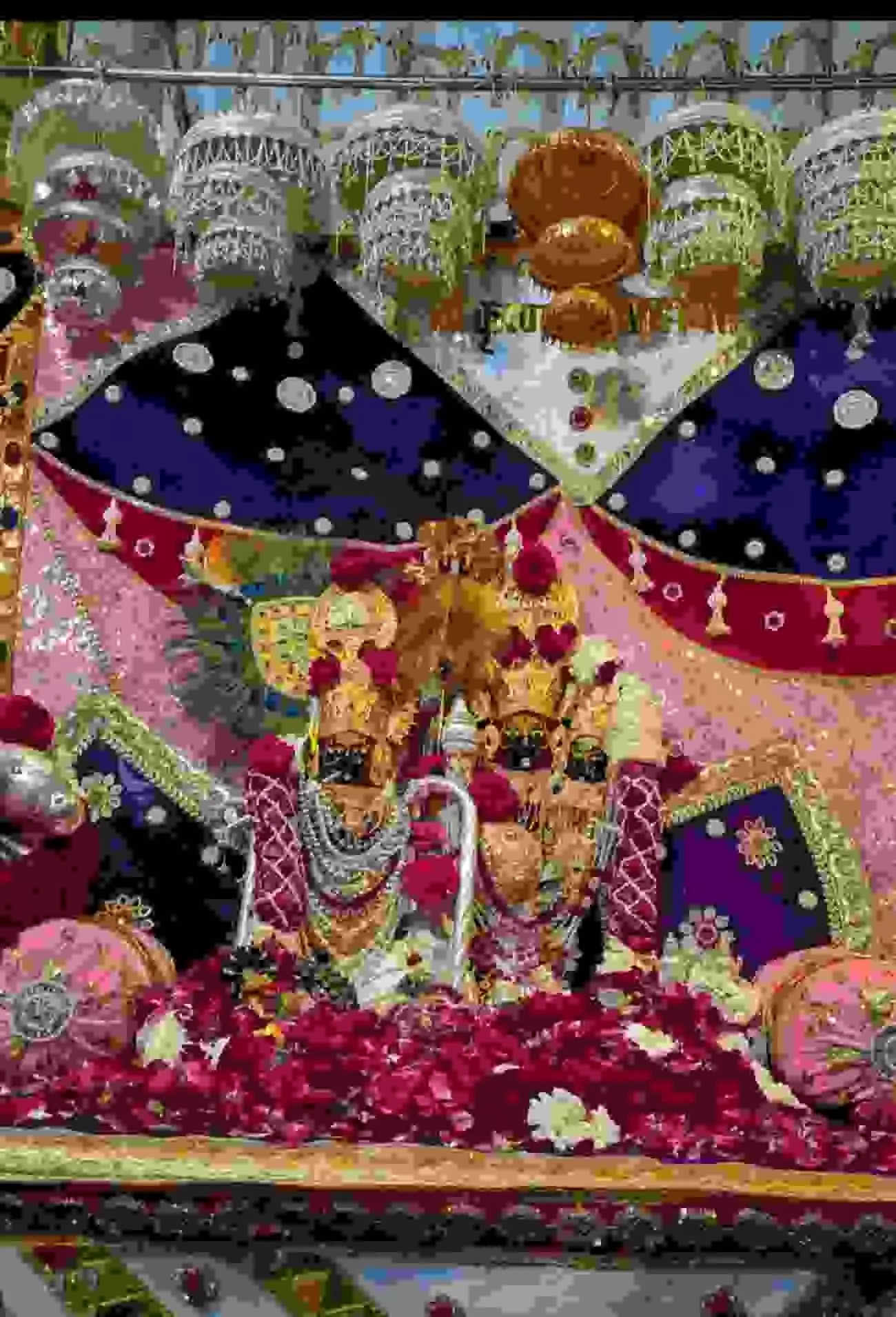 खमनोर के बड़ा भानुजा में नवनिर्मित प्रभु लक्ष्मीनारायण मंदिर पर स्वर्णकलश और ध्वज स्थापना का दृश्य। खमनोर के बड़ा भानुजा में नवनिर्मित प्रभु लक्ष्मीनारायण मंदिर पर स्वर्णकलश और ध्वज स्थापना का दृश्य।