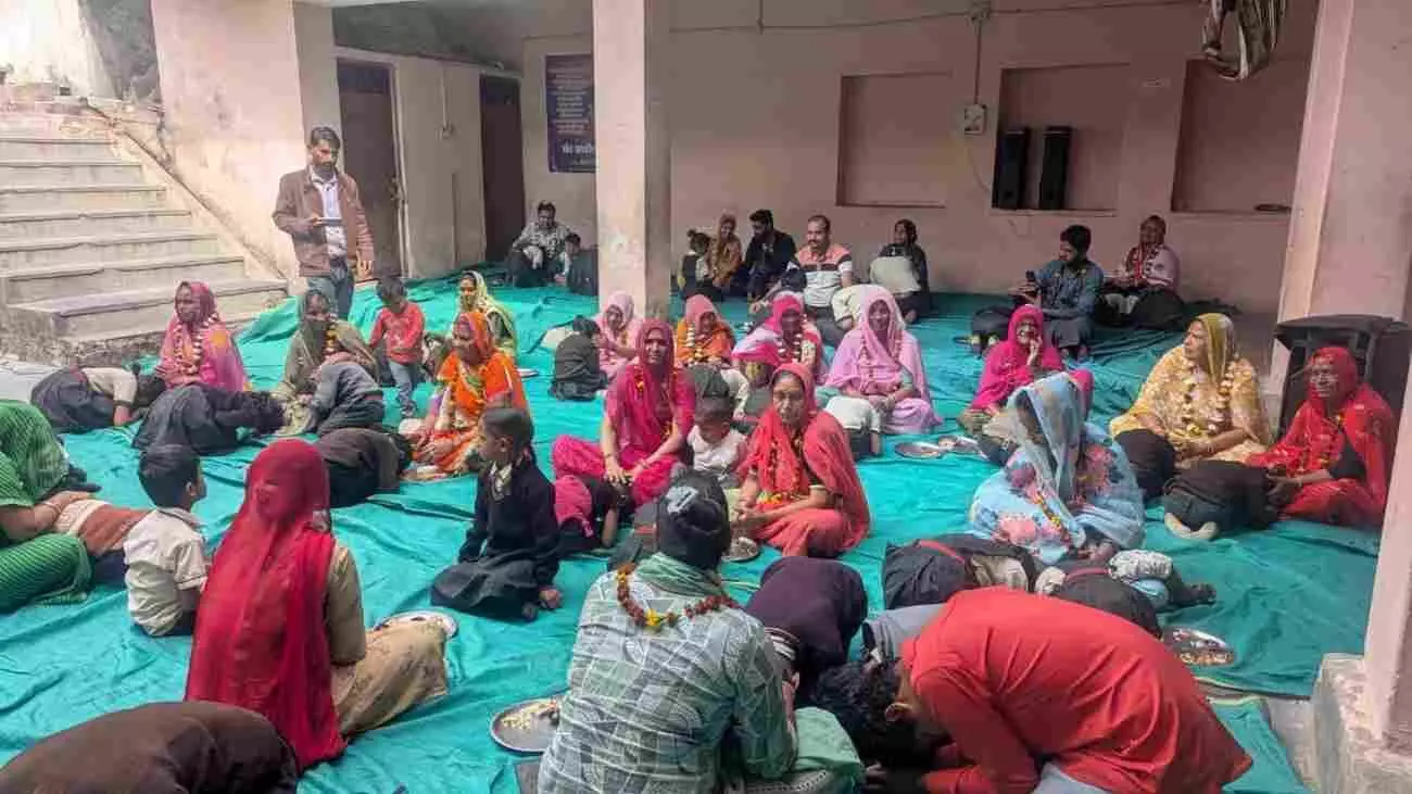 संत सांदीपनि स्कूल सरदारगढ़ में बच्चे अपने माता-पिता का पूजन करते हुए दिखाई दे रहे हैं। संत सांदीपनि स्कूल सरदारगढ़ में बच्चे अपने माता-पिता का पूजन करते हुए दिखाई दे रहे हैं।