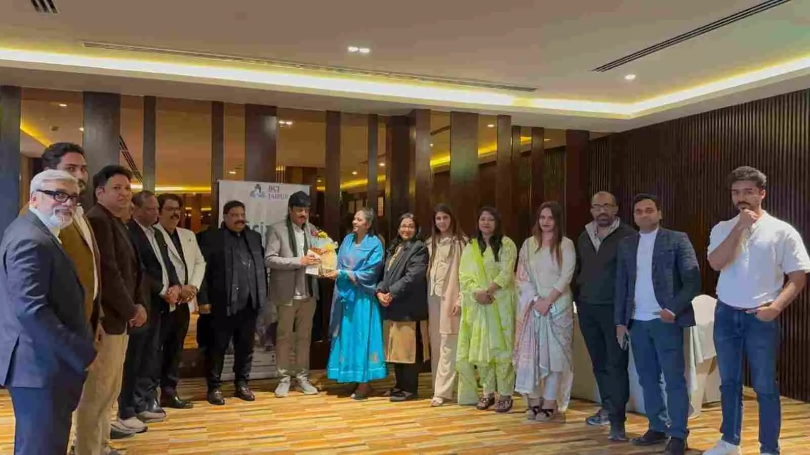 होटल हिल्टन जयपुर में बिजनेस सत्र के दौरान मंच पर संबोधन देते मुख्य अतिथि पंकज ओझा।