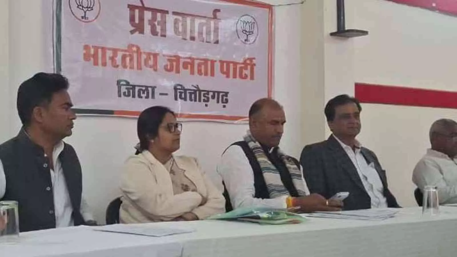 चित्तौड़गढ़ में आयोजित प्रेस वार्ता में भाजपा नेता और सांसद सीपी जोशी राजस्थान बजट 2026 की जानकारी देते हुए।
