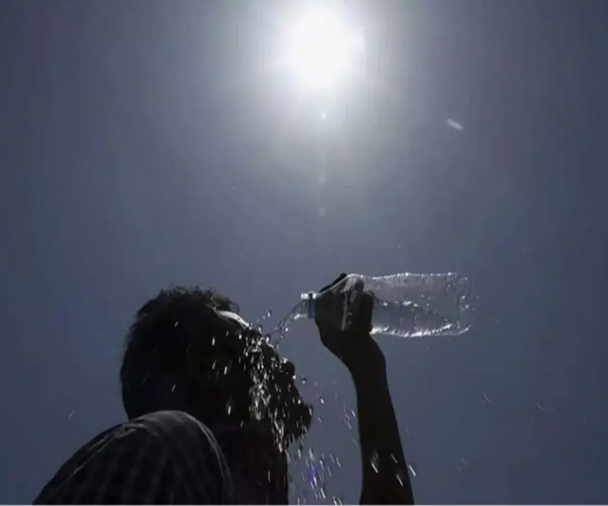 Ocean waves and sticky heat: A new weather pattern hits the South Indian coast Ocean waves and sticky heat: A new weather pattern hits the South Indian coast